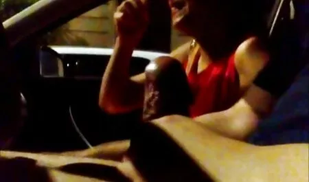 Cảnh sát kéo cô gái xấu sex vú to nhật bản xí ra khỏi phòng.