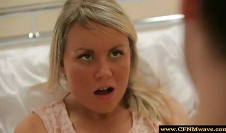 Một cô gái rối tung với một người xa lạ sex nhật bản vú to