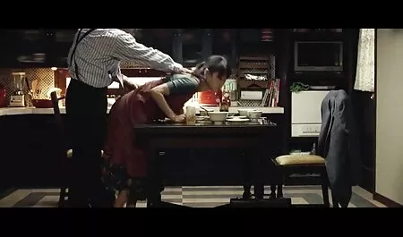 Người đàn ông đã lấy cô gái và cô ta sex nhật vú to trong xe.