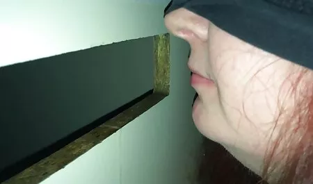 Người phụ phim sec nhat vu to nữ xinh đẹp lớn ngồi trên hàng đầu của Gà