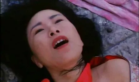 Alinka sex nhat ban vu to tình Máu trong phòng ngủ của cô