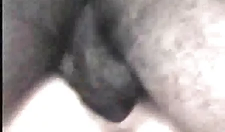Cô gái trẻ trên bãi biển không nhận phim sex vu to nhat ban thức được sự tồn tại của một camera ẩn