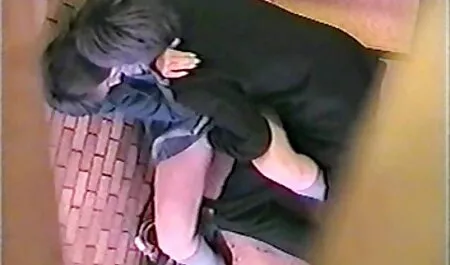 Tóc phim sex nhật bản vú to vàng, trên ghế dài.