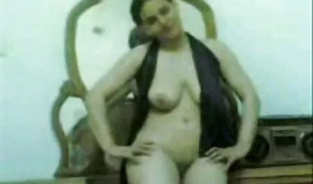 Tóc vàng, sex nhật bản vú to có một da đen, qua một cái lỗ trên tường.