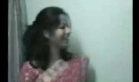 Nga, gà tóc phim sec nhat vu to vàng