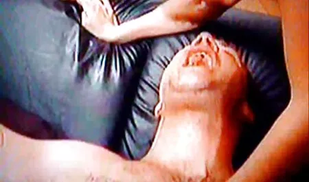 Busty thư viện sex vu to nhat có quan hệ tình dục với một khách