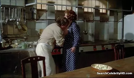Bụng phim sex nhat ban vu to khong che phệ, ông ăn một cô gái trên sàn nhà.